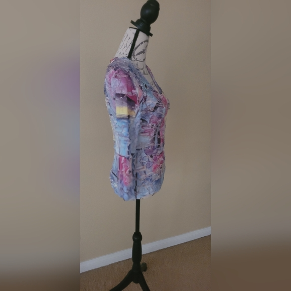 CUBISM TEXTURED WATER COLOR FLORAL TOP - Picture 3 of 4